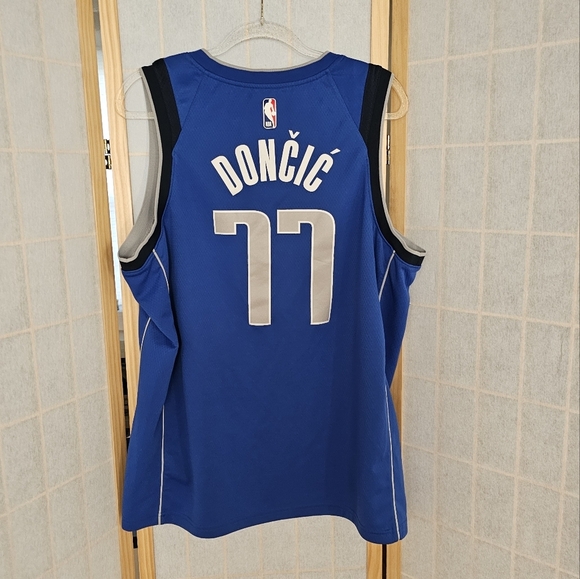 NIKE NBA DALLAS MAVERICKS LUKA DONČIC SWINGMAN ROAD JERSEY GAME ROYAL - Picture 4 of 5